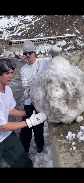 SNOW BALL SATISFYING DROP#snow #snowball #satasfying #nice #cool #amazing #wow #epicmoment #poland #