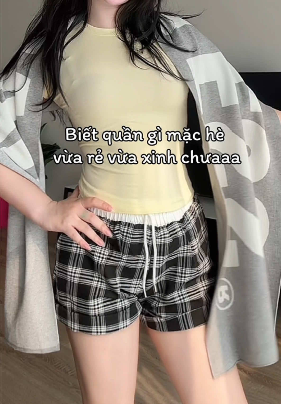 e sẵn sàng gòi nhưng tiền e thì chưa :))) #quansooc #yennhisayhi #trending #xuhuong #quancaro 