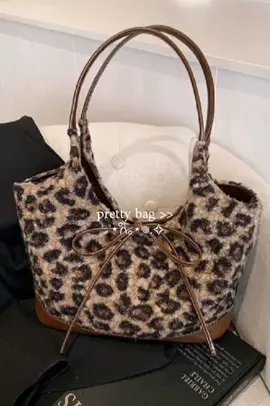 #bag #taswanita #tasbahu #taskuliah #slingbag #shoulderbag #taskoreanstyle #koreanoutfit #totebag #leopard #tas #fyp #fypage #foryou #beranda 