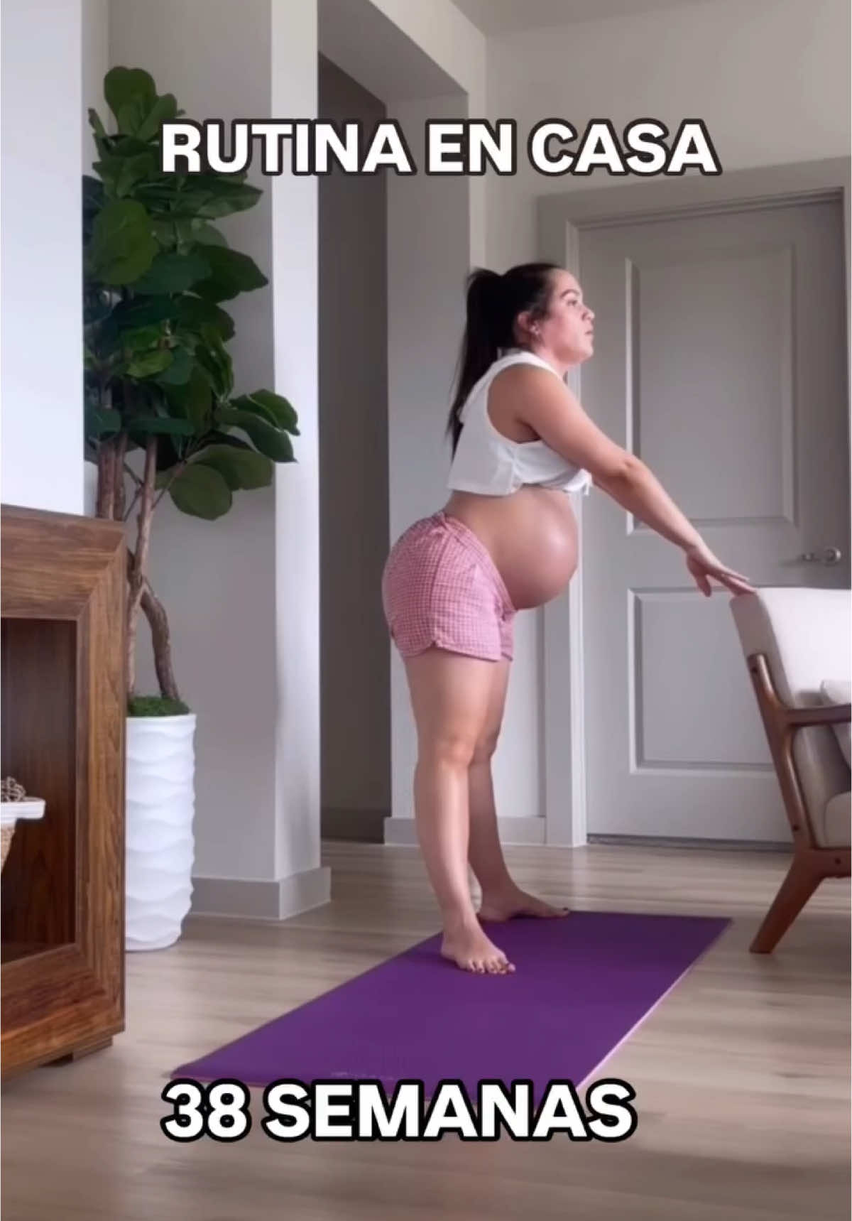 No necesitas ir al gimnasio para mover tu cuerpo durante el embarazo… ⠀ ⠀ ⠀ ⠀ ⠀ ⠀ ⠀ ⠀ ⠀ ⠀ ⠀ ⠀ ⠀ ⠀ ⠀ ⠀ ⠀ ⠀ ⠀ ⠀ ⠀ ⠀ ⠀ ⠀ ⠀ ⠀ ⠀ ⠀ ⠀ ⠀ ⠀ ⠀ ⠀ ⠀ ⠀ ⠀ ⠀ ⠀ ⠀ ⠀  Aquí te dejo una rutina de 4 ejercicios, 1 calentamiento y 1 estiramiento que te ayudarán a tener un parto más rápido. ⠀ ⠀ ⠀ ⠀ ⠀ ⠀ ⠀ ⠀ ⠀ ⠀ ⠀ ⠀ ⠀ ⠀ ⠀ ⠀ ⠀ ⠀ ⠀ ⠀ Escucha a tu cuerpo y toma descansos siempre que sientas que los necesites. ⠀ ⠀ ⠀ ⠀ ⠀ ⠀ ⠀ ⠀ ⠀ ⠀ ⠀ ⠀ ⠀ ⠀ ⠀ ⠀ ⠀ ⠀ ⠀ ⠀ ⠀ ⠀ ⠀  Agárrate de todo lo que te quede cerca para que te sientas más segura al moverte. #EmbarazoSaludable #PreparaciónParaElParto #EjerciciosEnElEmbarazo #PartoNatural #ejercicioPrenatal #MaternidadConsciente #YogaPrenatal #FuturasMamas #MaternidadActiva #ejercicio 