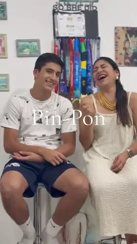 Ping-pong + preguntas incómodas: ser hermano de una psicóloga no es fácil. 🫶🏻 #bff #littlebrother #saludmental #hermanos #psicologia 