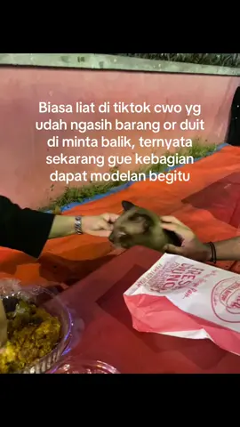 Kmrn dpt mokondo skrg modelan begini, gue g minta2 di yg ngasih dia yg minta balik wkwk personal branding pamer saldo puluhan juta tp aslinya hanya allah yang tau #fyp 