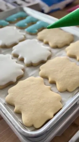 So many fun cookies are going out the door today for celebrating this weekend! E are so grateful to be part of your celebrations. . . . #cookies #cookiedecorating #cookiedecorator #royalicing #cookiesofinstagram #royalicingcookies #cookiedecoratingvideo #sugarcookiesofinstagram #sugarcookiedecorating #sugarcookies #cookiesoftiktok #hoodriveroregon 