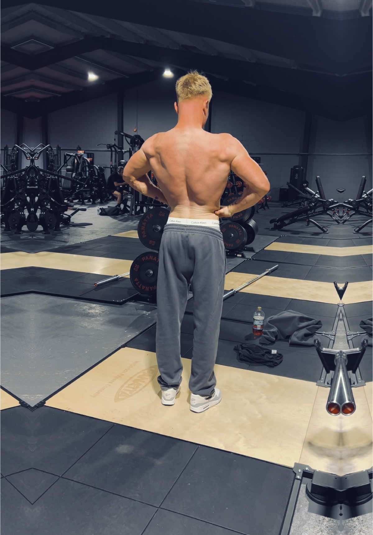 Keep grinding my shredders 💪🏽 back and triceps with a splash of shoulders from today 👌🏽 #fyp #gymmotivation #GymTok #gymfluencers 