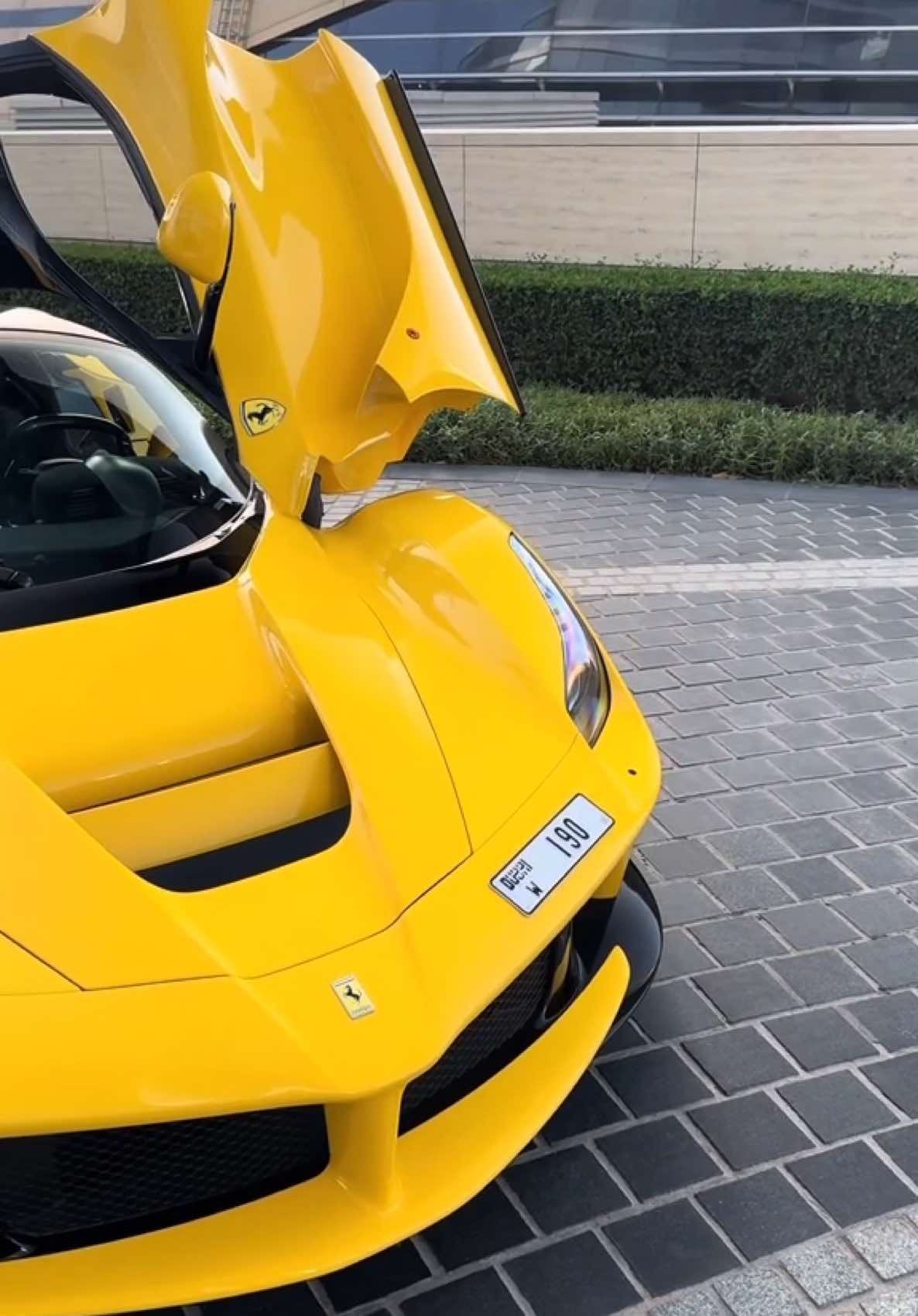 Ferrari LaFerrari #ferrari #ferrarilaferrari #dubaicars #carspotting 