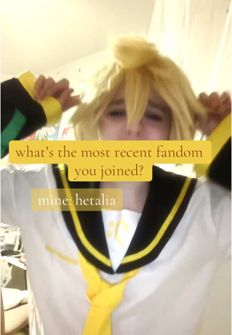 i’m gonna attempt to post an intro soon hopefully 🙏 #len #kagaminelen #lenkagamine #lencosplay #lenkagaminecosplay #kagaminelencosplay #cosplay #cosplayer #vocaloid #vocaloidcosplay #vocaloidlen #vocaloidcosplayer 