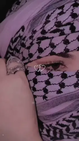 عيناك اڪبر معركهۃ هُزمت فيها 🤎🦋.