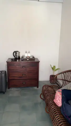 Rekomen hotel di seminyak, kamar bersih staff ramah-ramah betah enga mau pindah #liburandibali #brownfeatherhotel #bali #staycation #staycationbali 