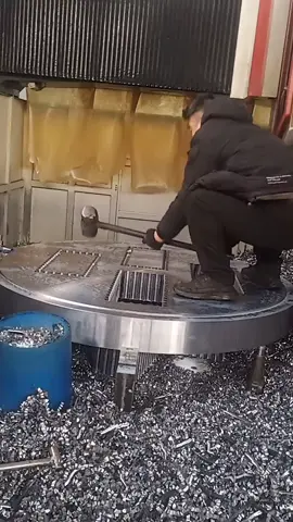 What on earth is this kind of operation? #CNC #cncmachining #CNCmilling #svanfon #cncmachine #cncprogramming #minimodel #MiniLathe #MiniLatheTool #workshop #PrecisionLathe #LatheProcessing #MicroLathe #CreativeLatheWork #svanfon #LatheForSmallParts  #HandmadeLatheProjects #wwwsvanfoncom #LatheInspiration #LatheTechniques #Punchmodel #pressmachine #punchmachine #punchpress #ModelMaking #ModelPrecision #JewelryInspiration #WatchAccessories #ModelEnthusiastTool #ClockMakingParts #FineModelFinish #ScaleAccuracyModel #CreativeModelDesign #HandmadeModelArt #ModelAccessoriesCraft #JewelryCraftTech #ClockElementsStyle #Machining #Metalworking #PrecisionMachining #IndustrialMachining #HighSpeedMachining #CNCTechnology #AdvancedMachining #QualityMachining #MetalCutting #HighSpeedCutting #lathe #CNClathe #MachineToolAccessories #PrecisionMachiningCenter #HardwareProcessing #MechanicalPartsManufacturing #CNCMachineTool #ToolGrinding #FixtureDesign #MillingCutter #CuttingTools #ToolLife #EndMill #DrillingTool #TurningTool #ToolMaterial #CuttingFluid #ToolHolder #ToolManagement #MetalFabrication #PrecisionEngineering #MicroMachining #SmallPartManufacturing #LatheWorkshop #CNCWorkshop #MachineShop #MetalArtistry #ModelWorkmanship #PrecisionModeling #JewelryMakingTools #WatchComponents #ModelingTechniques #PunchPressTechnology #PressMachineOperations #CNCMillingTechniques #LatheOperations #CNCLatheProjects #MachineToolInnovation  #SvanfonMicroMech #Svanfonmodel #HardwareManufacturing #MechanicalCraftsmanship #CNCTooling #cnctorna #dikişleme #torna   #MillingOperations #DrillingTechniques #TurningOperations #ToolSelection #CuttingToolTechnology  #torno #ToolMaintenance #FixtureManufacturing #MillingAccessories #tornio #torno #Máytiện #مخرطة #Drehmaschine  #токарныйстанок #Letour #Mesinbubut #CuttingFluidSelection #ToolStorage #puncingmachine #ToolSupplier #tiktok #2025 #Máytiệnmini 