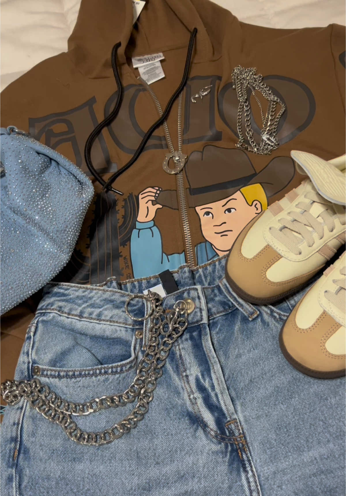 🤠  Find everything 🖇️ in my LTK.   #streetwear #casualoutfit #fitcheck 