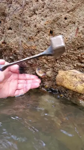 Found A nice carnelian poking out of this dirt! Kind of amazing when you think about it. This agate was formed millions of years ago and im the first person to see it, and touch it since it was formed! Absolutely amazing!! #agate #rockhounding #carnelian #pnw #rockhound #rocktok #foryoupage❤️❤️ #fyp 