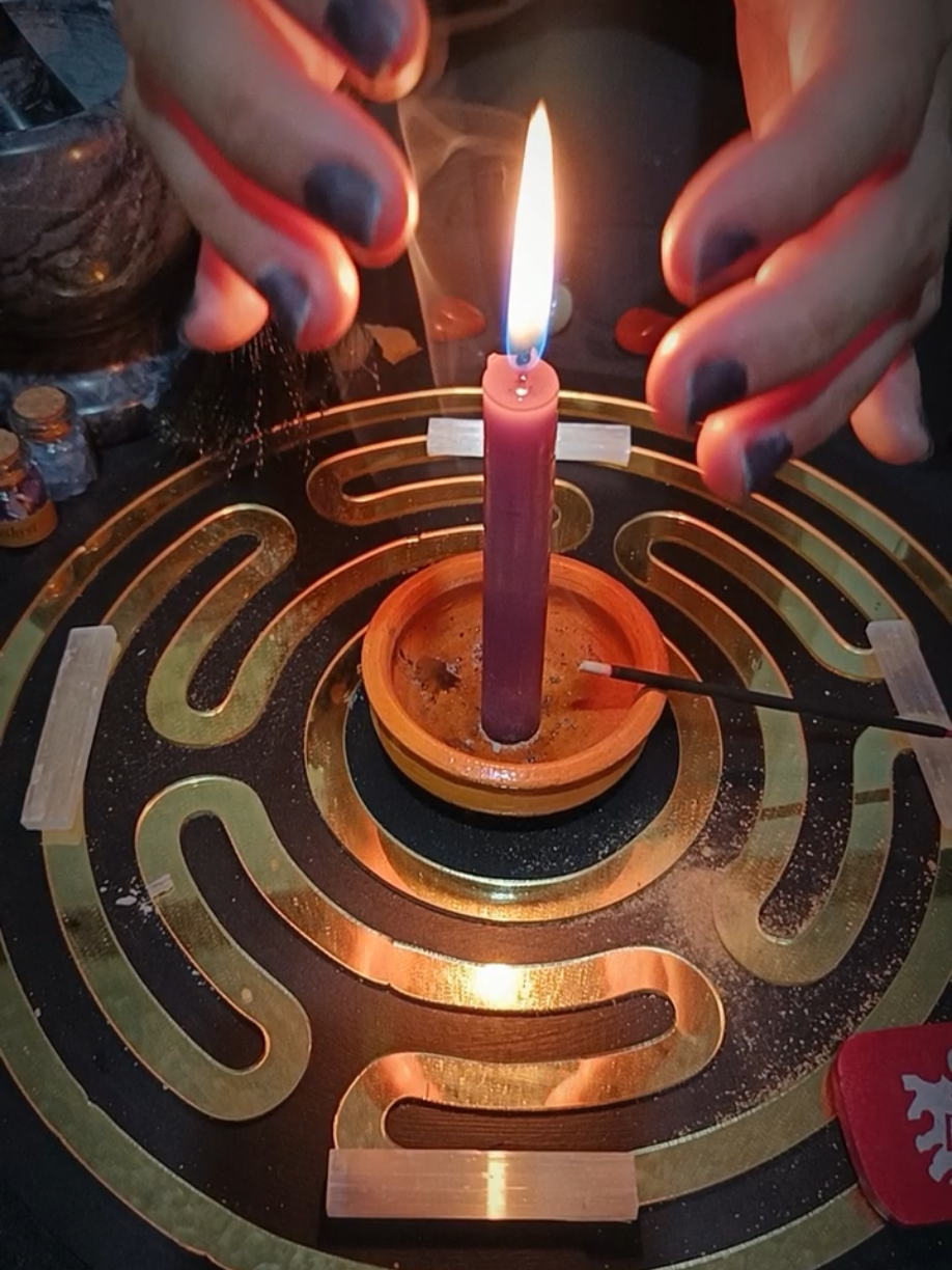 Este decreto espiritual te brindará armonía y liberación energética.  Aquí se activa la justicia del fuego sagrado para quien está lista a recuperar su energía y liberarse.  Míralo, repítelo en tu mente y siente cómo se rompe lo que ya no es tuyo. Y si lo reconoces… es porque es para ti.. Vive tu bienestar espiritual HOY.  #proteccionenergetica  #liberacionenergetica  #limpiezaenergetica  #desbloqueoespiritual  #justiciadivina  #decretosyafirmaciones  #mujerconsciente  #bienestaremocional  #cerrarciclos  #cortarlazosenergeticos 