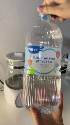 Nước thanh khiết AOI pha sữa cho bé#mevabe #nuocthanhkhiet #nuocthanhkhietphasua #aoi  @Lý Thiên  @Lý Thiên  @Lý Thiên 