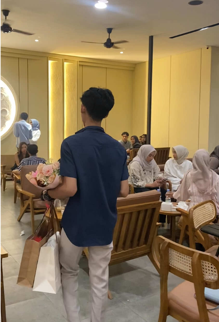 ini pertama kalinya aku kasih surprise buat cewe, happybirthday sayang🥹🫶🏻 @suci #fyp #happybirthday #birthdaygirl 