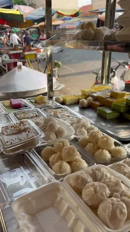ចង់ញុំាប្រភេទនំអាកោរខ្ទិះ នឹងប្រភេទនំផ្សេងៗអី អាចមករកកន្លែងគាត់បាន  📌មុីមុី អាកោរខ្ទិះ 📍ទីតាំងៈ នៅលើផ្លូវ ២៥៣ ម្ដុំសាលាសន្ធរម៉ុក 🔎ផែនទីៈ https://maps.app.goo.gl/CQQMG6KAzZdwDSwL8?g_st=com.google.maps.preview.copy