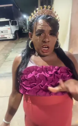 a velha bate #patriciapires #rainhadeguajajara #creatorsearchinsights 