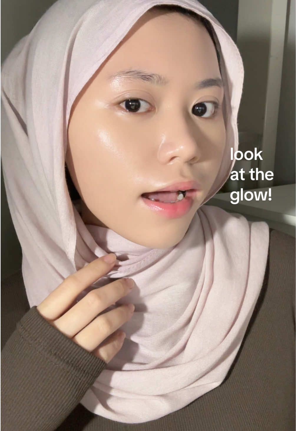 the new mesh cushion in town! look at the glow 😳✨ #makeup #cushion #fyp #BeautyTok #glassskin 