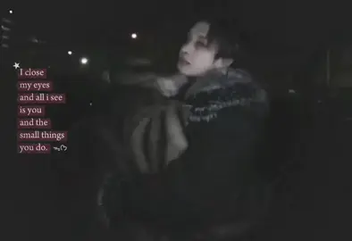 I want to get out of this moment, the way he hugs hyun god it’s so sweet…… #bangchan #hwanghyunjin #bangchanstraykids #hwanghyunjinstraykids #hyunchan #strykids #skz 