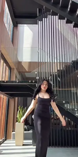 🖤#xyzabc #fypage #styleinspo #cuantanpabatas #fashion #outfitideas #dress #black 