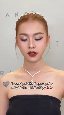 Nhận makeup tận nhà tphcm giá chỉ từ 3xx 🐠🐠 Nhận dạy makeup cá nhân ( có dạy tận nhà ) Giá hssv nhưng mỹ phẩm highend nên yên tâm nhe cả nhà iu oii Book lịch qua tíc tóc, dép lào , phở bò , cần gấp gọi em luôn ạaaaa 💓 #xuhuong #makeuptainhatphcm #trangdiemtainha #makeuptiec #makeupartist #makeupsaigon #trend #viral #juliemakeup #trending #xhtiktok 