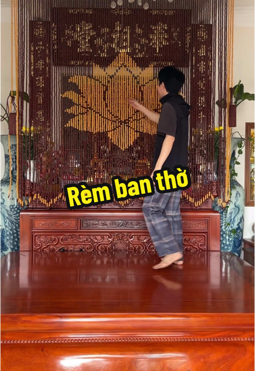 Nhắn tin cho e để làm rèm nhé #remhatgo #phongthuy #phongthuytamlinh #bantho #trangtribantho #phatphap 