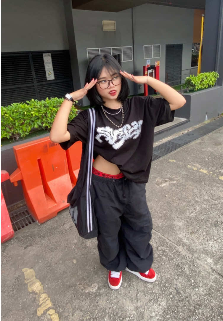 Salam dari jamet komprang👋🏻 #outfitcheck #fypジ #outfitideas #streetwear #4u #OOTD #outfitinspiration #skena #localpride #fyp #oversize #baggyjeans #jorts #gombrong#StreetStyle