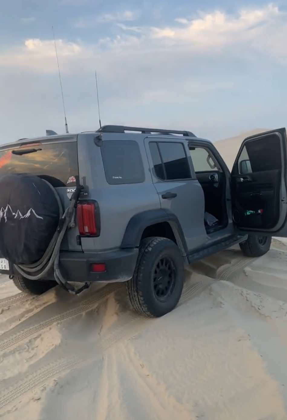 سكر الباب وقال المرقى عندي الله يسمح دربة ✋🏼  #tank #tank300 #explore #fyp #تانك300 @GWM Tank Club @جريت وول السعودية  #crawling #mts 