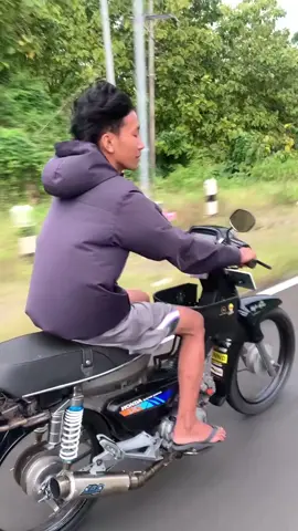 moro' ngejak @anakebakulplastik   #astreapakaivelksupra #jogja24jam #astreagrandmodifikasi #hondagank #grand #astreagrand #astreagrandindonesia #4u #xyzbca #cseries 