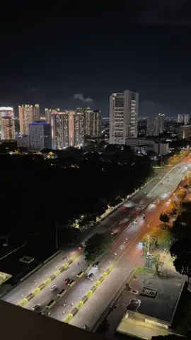 Alhamdulillah... Menikmati malam di Jakarta #bismillahfypシ🥀 #allahumabarik ##allohummasollialaasayidinamuhammad #shollualanabimuhammad #hotel #aston #holiday #afterlebaran2025 #suasanajakartadimalamhari  #fyp 