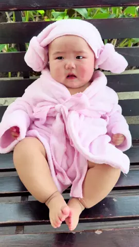 Bé bé bồng bông , 2 má hồng hồng 😘🥰😍 #baby 