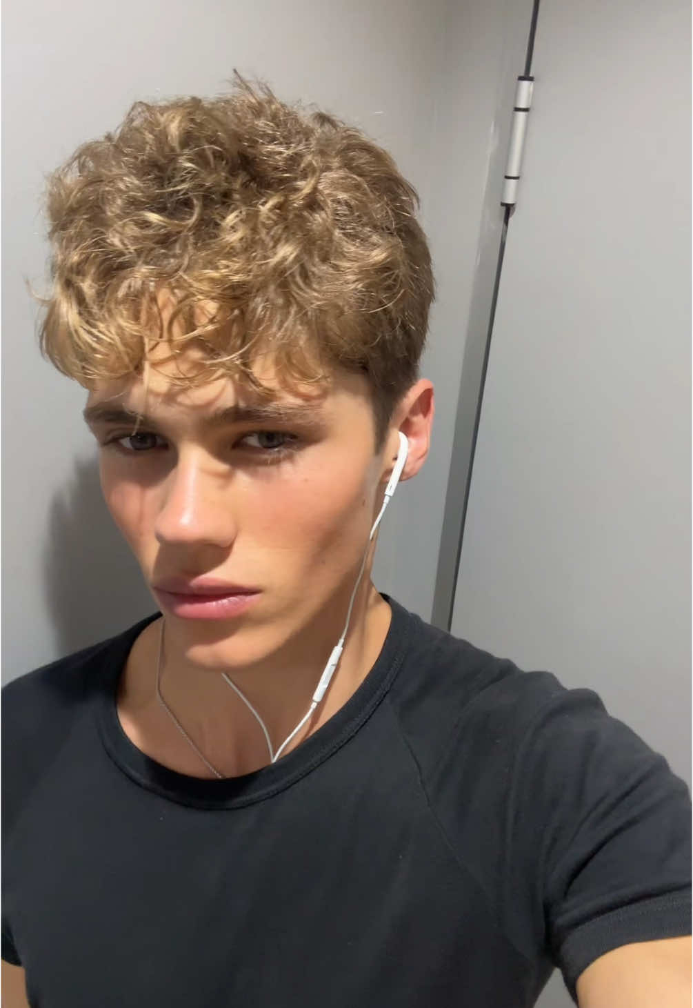 “ nerf me and marlon” 🤓 #fyp #haircut #justinbieber 