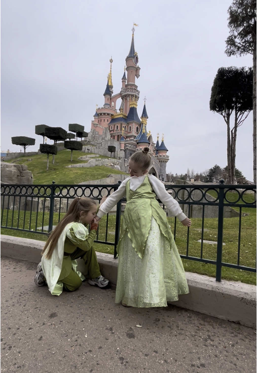 The cutest pair Iv ever seen! 🐸💚 . . . . . . . . . . . . . . #disney #dlp #disneyparks #disneyland #disneyfun #disneytiktok #princessandthefrog #tiana #tiana #naveen #prince #princenaveen #disneyparis @Disney UK @Disney Parks @Disneyland Paris ✨ @Disney @