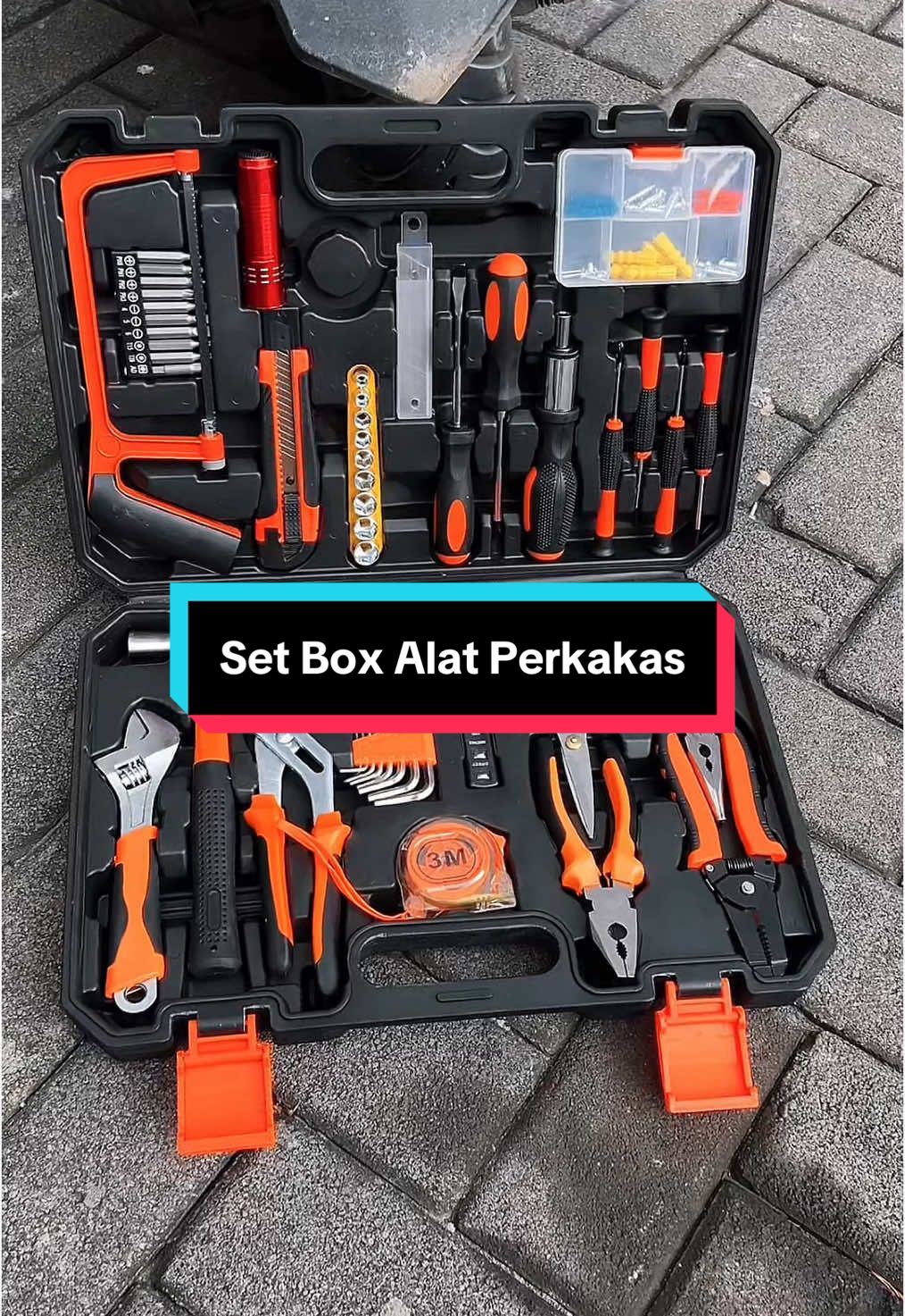 Lengkapi koleksi alat Anda dengan Set Box Alat Perkakas! 🔧 Semua alat penting dalam satu kotak praktis untuk setiap kebutuhan proyek. Hemat waktu, hemat tempat, dan siap hadapi segala tantangan! 💼✨