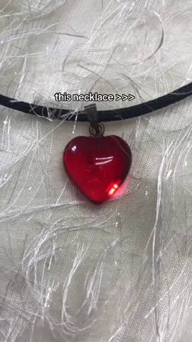 im inloveee🧎‍♀️😩#heart #necklace #red #affordable #fyp 