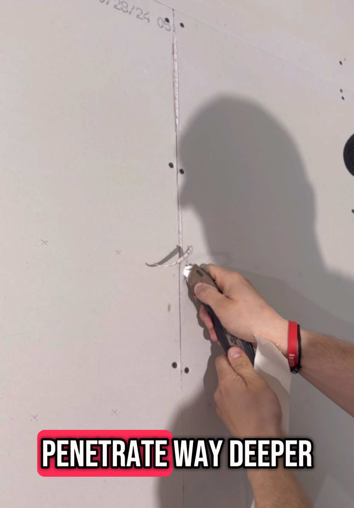 NEVER CRACK! My Grandma showed me this trick a while ago and it’s so important! It makes sense to me!  #construction #homerenovation #renovation #DIY #realestate #design #entrepreneur #tools #remodel #interiordesign #carpentry #woodworking #diy 