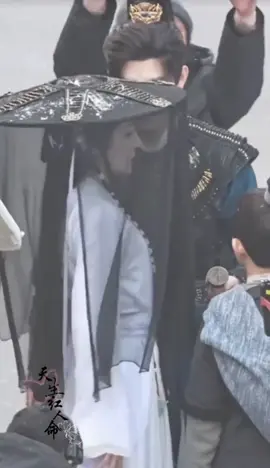 Duan Xiaofox is the hair stylist and makeup artist for Si Mu. The male lead who keeps an eye on the female lead's makeup and styling, hahaha.🤭 . cr watermark. #LoveBeyondTheGrave#MuXuCi#ArthurChen#ChenFeiyu#chenfeiyu陈飞宇 #chenfeiyu_arthur #dilraba #dilrabadilmurat #dilrabadilmurat迪丽热巴 #dilrabadilmurat_迪丽热巴 #dilraba_alice💖 #actor#actress#chinesactor#chinesactress#chinesdrama#model#fashion#sixu#chenfeiyu_dilraba#feidi#duanxu#hesimu#fyp#fyppppppppppppppppppppppp #trending 
