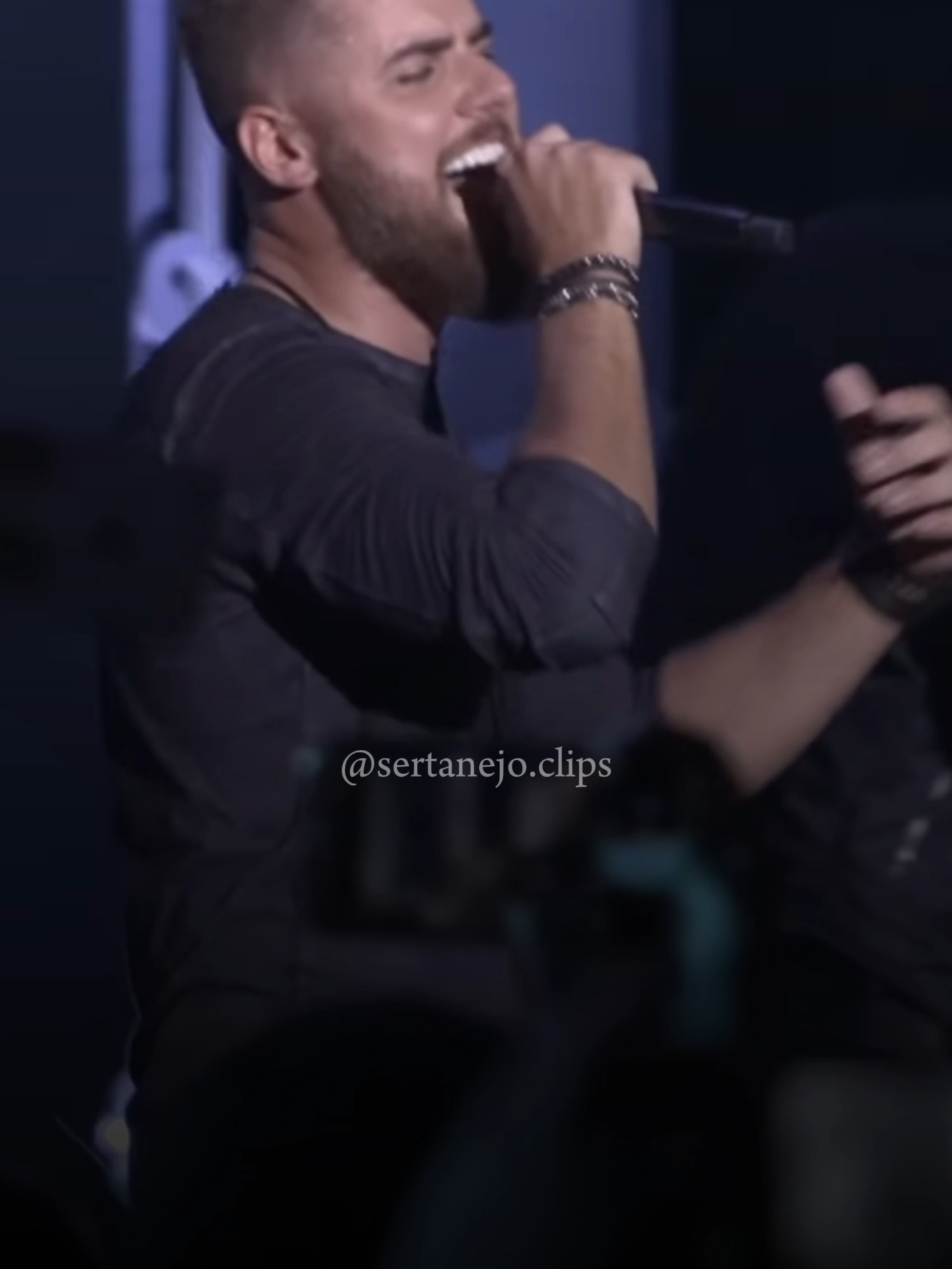 foi amor à primeira esquina 🥰 #sertanejouniversitario #sertanejo #musica #letras #tipografia