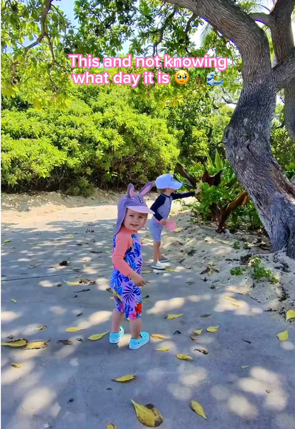 Beach time is the best time with my #CutesieCrew 🥰🏝️ #SlivingMom ☀️