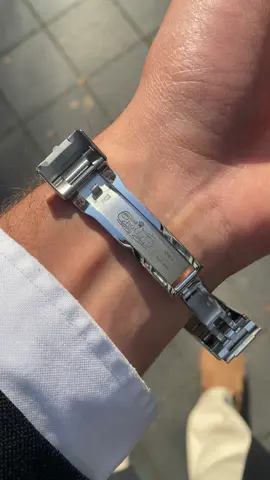 Sporty but elegant the Rolex Sea-Dweller 4000 ref. 116600  - www.dafitime.com - #rolex #seadweller #seadweller4000 #rolexseadweller #rolexseadweller4000 #deepsea #116600 #rolex116600 #elegance #oldmoney #oldmoneyoutfits #oldmoneystyle   