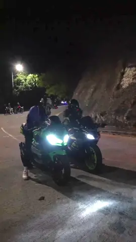 Zx6r al corte 🔥💀                                  #moto #motosdeportivas #s1000rr #mt09sp #zx10r #ninja #kawa #elsalvador #sigueme❤️ #fyp #f #yp #pppppppppppppppp #alcorte #sigueme_para_mas_videos_asi 