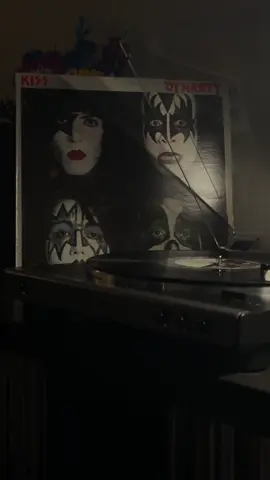 I Was Made For Lovin’ You - Kiss  #fyp #foryoupage #vinyl #vinyltok #vinylrecord #vinylrecords #vinylcollection #vinylcollector #kiss #dynasty #iwasmadeforlovingyou 