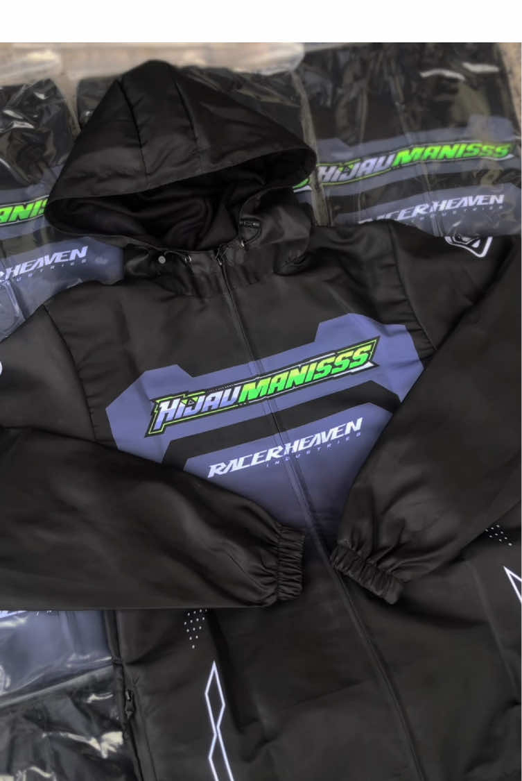 Cocok nih buat yang suka motoran sambil ujan ujanan udah anti air🤪🫵🏻 desain custom sesuka hatii  #jaketracing #jaketwindbreaker #rchpowergear #jaketcustom 
