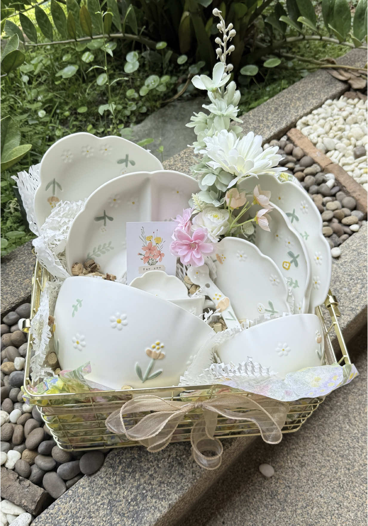 จัดตะกร้าของขวัญเช้านี้ค่า 💕😀 #กระเช้าของขวัญ #ของขวัญให้ผู้ใหญ่ #songkran2025 #ของขวัญ #จานสวย 