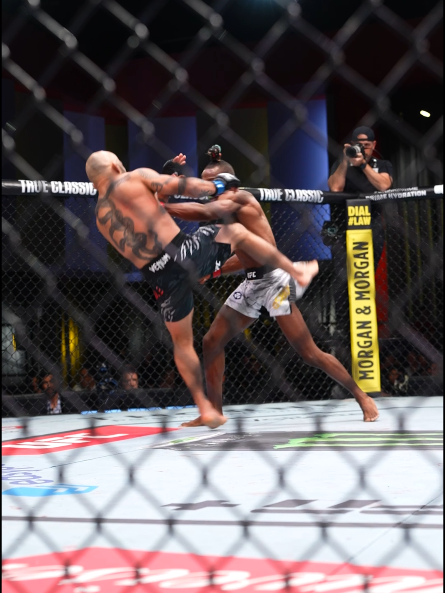 ODE OSBOURNE IS BACK IN THE WIN COLUMN IN A HUGE WAY 🤯 #UFC #mma #odeosbourne