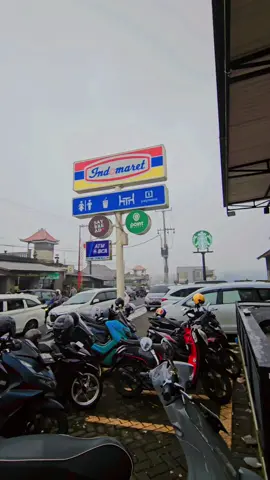 yang katanya indomaret dengan view terindah 😍 tapi sayangnya ketutup kabut #kintamani #kintamanibali #bali #fyp #fypp #fypシ゚ #fyppppppppppppppppppppppp 