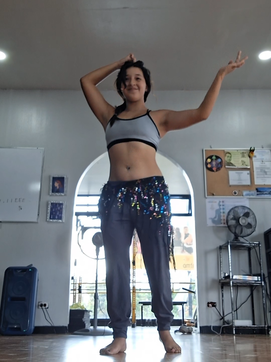 shimmy practice  #raqs #ダンス #ベリダンス #bellydance #raqssharqi #darbuka #رقص #dancer #bellydancer #bellydancertiktok #shimmy #rehearsal 