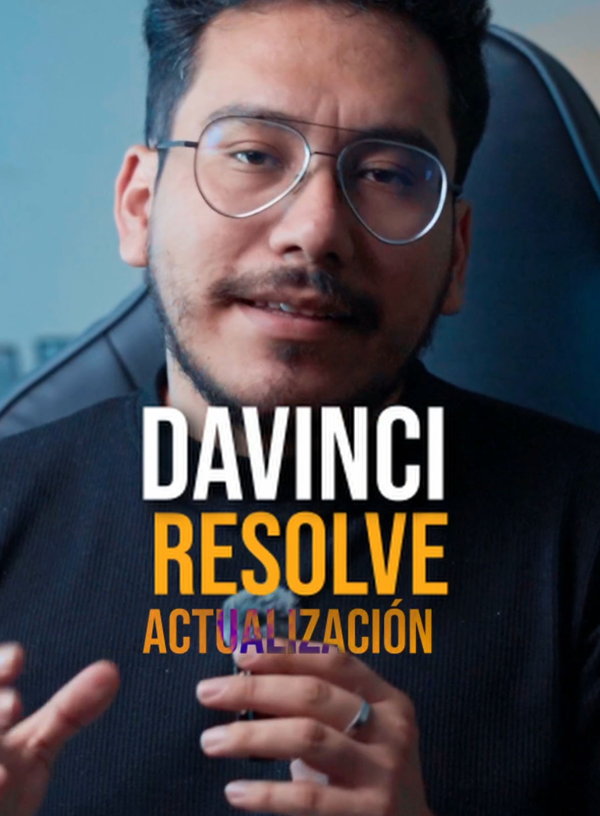#creatorsearchinsights ⚡ DaVinci Resolve 20 ya edita por ti. ¿No me crees? Mira esto: 🧠 Edita desde el guion 🎵 Ajusta la música automáticamente 🎙️ Subtítulos animados 🎥 Cambia de cámara solo, como magia Y no es todo: Al final del video te dejo un resumen con las funciones más potentes. 📌 Guárdalo y mándaselo a tu editor favorito.