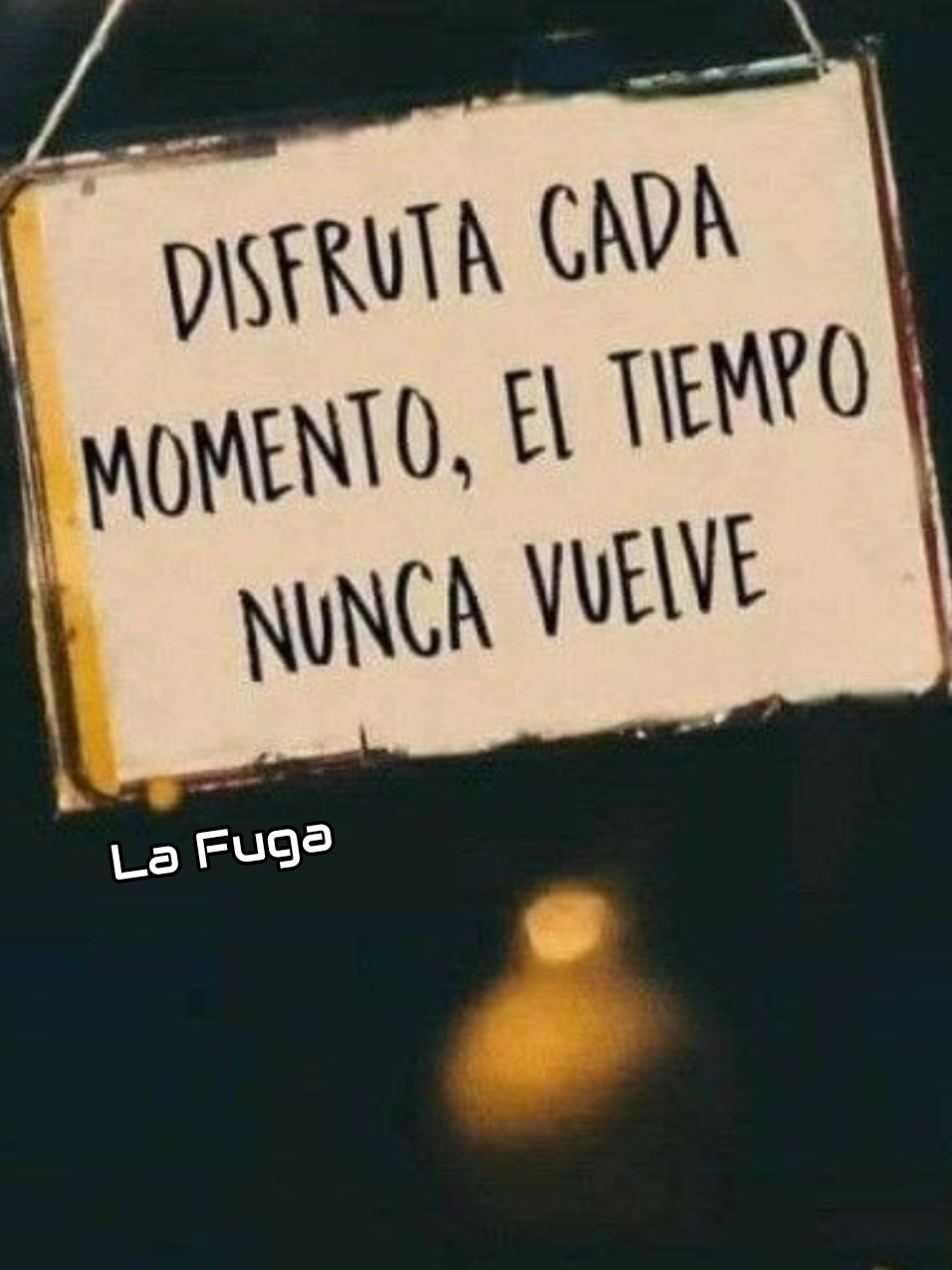 Y así es que comienza a sonar Abril con Luisito Carrion y su tema 