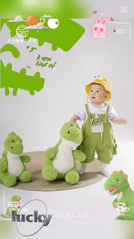 Bé khủng long xanh lá đang đi tìm mẹ order đồ giống mình đây! Đồ siêu xinh – cực mềm – đáng yêu khỏi bàn! Inbox tớ để đặt hàng nha! ⸻ 🦖🦖🦖 #conceptchobe #khunglongxanh #babyboylook #outfitchobe #doemorder #mevaem #trangphucchupanh #1tuoi #babystyle #outfitkhunglong #CapCut 