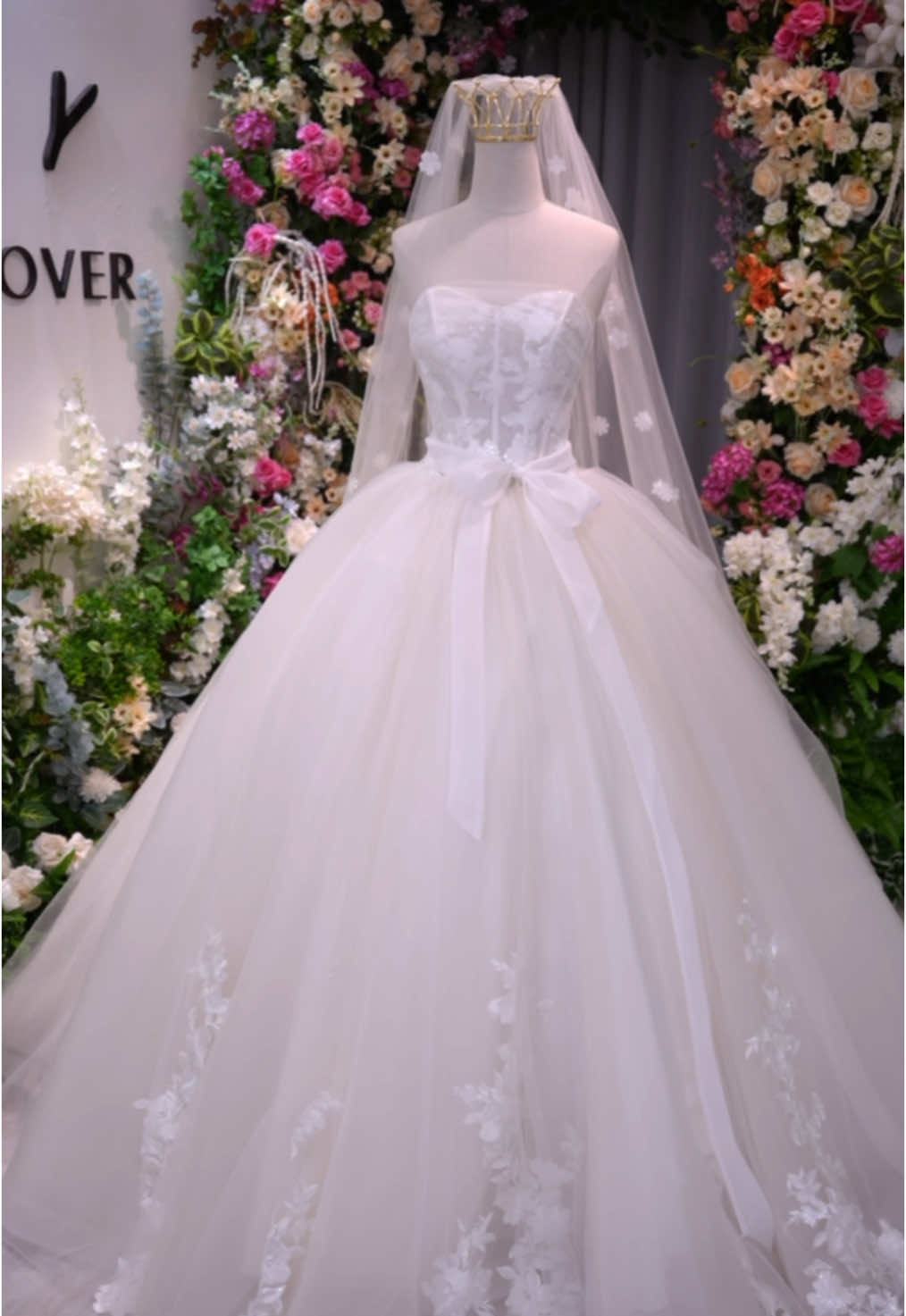 Chiếc váy lễ nhẹ nhàng có hợp vs nàng không #romywedding #vaycuoiromy #romybridal #tiemvaycuoiromy #aodairomy 